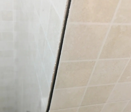 浏阳瓷砖空鼓维修公司分享阳台瓷砖脱落的修复过程可以分为以下几个步骤