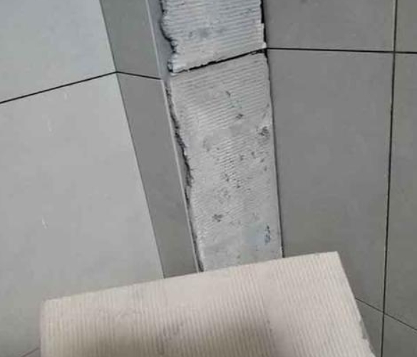 浏阳瓷砖空鼓维修公司分享下厨房瓷砖脱落的补救措施。